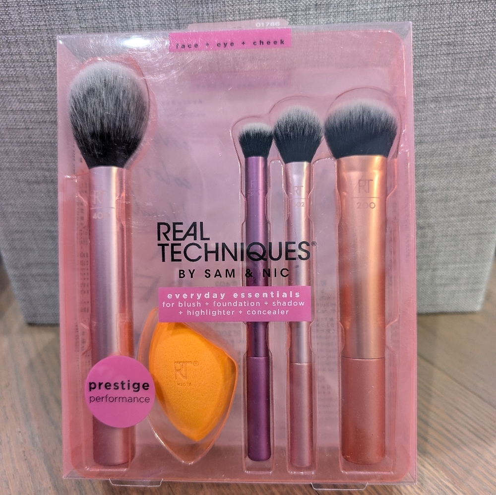 Real Techniques Everyday Essentials